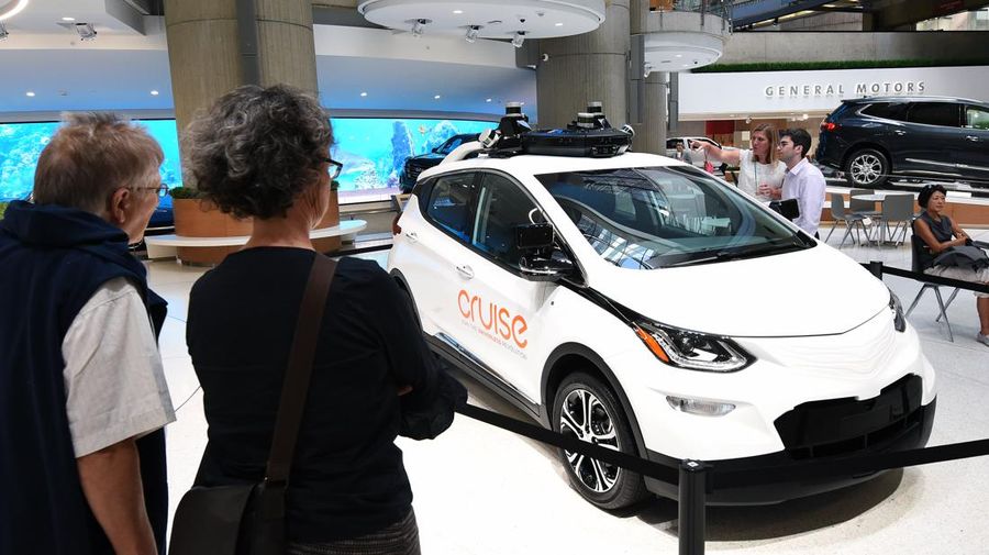 05 November 2019, US, San Francisco: A robot car of the General Motors subsidiary Cruise is on a test drive. Photo: Andrej Sokolow/dpa (Photo by Andrej Sokolow/picture alliance via Getty Images)