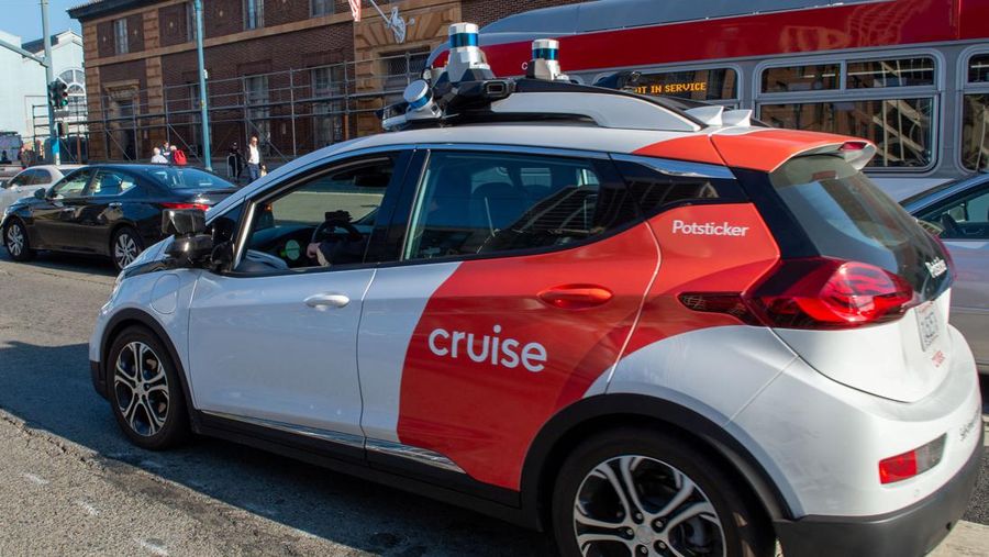 05 November 2019, US, San Francisco: A robot car of the General Motors subsidiary Cruise is on a test drive. Photo: Andrej Sokolow/dpa (Photo by Andrej Sokolow/picture alliance via Getty Images)