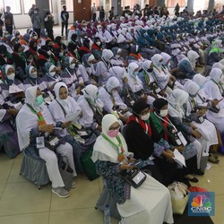 Perdana Sejak Pandemi, Garuda Terbangkan 1.506 Jamaah Haji