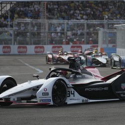 Formula E di India Kacau! Motor dan Mobil Masuk Sirkuit
