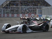 Formula E di India Kacau! Motor dan Mobil Masuk Sirkuit