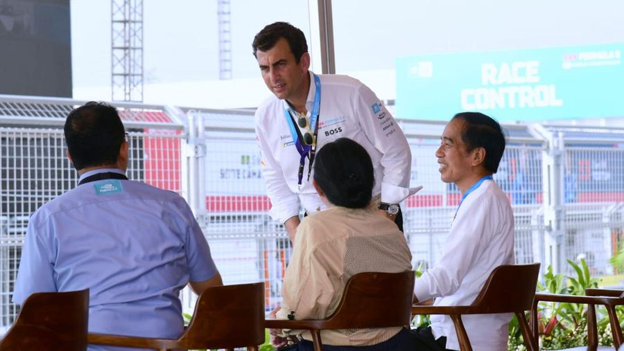 Presiden Joko Widodo tiba di Sirkuit Formula E Ancol sekitar pukul 14.15 WIB, Sabtu, 4 Juni 2022. Presiden disambut oleh Ketua MPR RI Bambang Soesatyo, Menteri Pariwisata dan Ekonomi Kreatif Sandiaga Uno, Gubernur DKI Anies Baswedan, Chairman of Formula E Jakarta-Indonesia Ahmad Sahroni, dan Formula E Chief Championship Officer & Co-Founder, Alberto Longo. (Dok: Biro Pers Sekretariat Presiden)