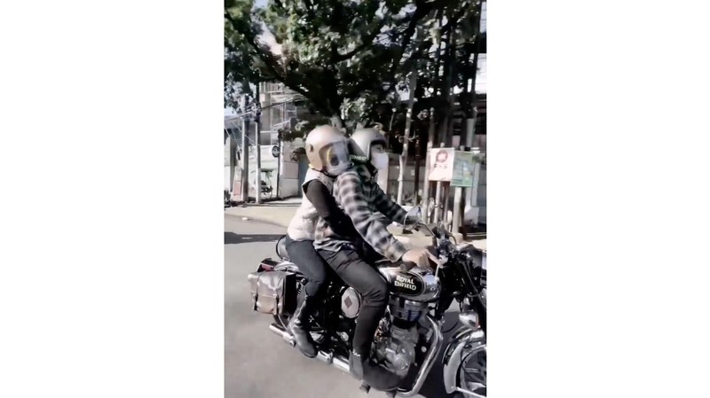 Istri Gubernur Jawa Barat Ridwan Kamil, Atalia Praratya, mengunggah sebuah video yang menunjukkan momen kebersamaan dirinya bersama almarhum putra sulungnya, Emmeril Kahn Mumtadz atau Eril. Istri Gubernur Jawa Barat Ridwan Kamil, Atalia Praratya, mengunggah sebuah video yang menunjukkan momen kebersamaan dirinya bersama almarhum putra sulungnya, Emmeril Kahn Mumtadz atau Eril. (Tangkaopan Layar via Instagram @ataliapr)