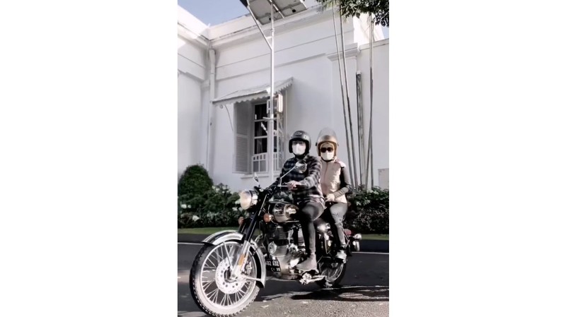 Istri Gubernur Jawa Barat Ridwan Kamil, Atalia Praratya, mengunggah sebuah video yang menunjukkan momen kebersamaan dirinya bersama almarhum putra sulungnya, Emmeril Kahn Mumtadz atau Eril. (Tangkaopan Layar via Instagram @ataliapr)
