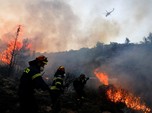 Yunani Dilanda Kebakaran Hutan, Rumah Warga dan Mobil Rusak