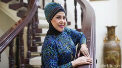 Alasan Elvy Sukaesih Harus Dandan Rapi Setiap Saat