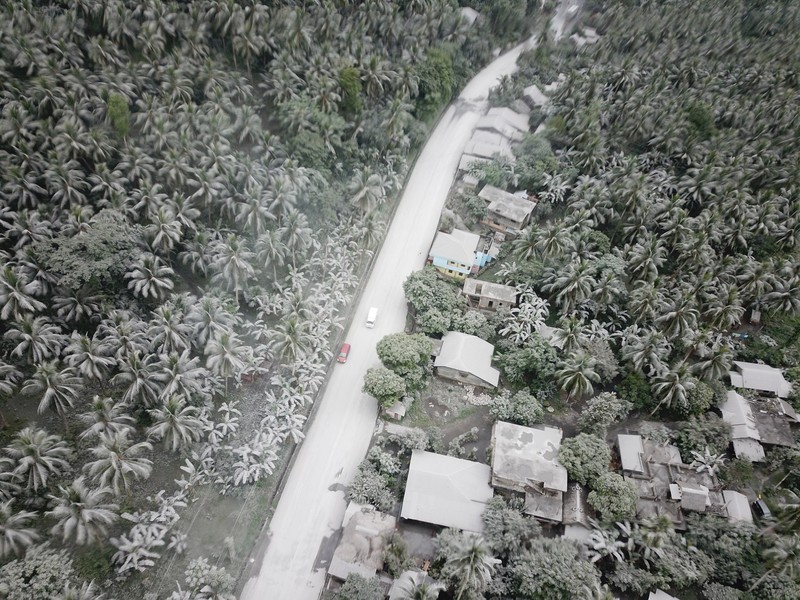 Abu dan uap dimuntahkan dari Gunung Bulusan, terlihat dari Casiguran, provinsi Sorsogon, Filipina pada Minggu 5 Juni 2022. (AP/Karlyn Dupan Hamor) Abu dan uap dimuntahkan dari Gunung Bulusan, terlihat dari Casiguran, provinsi Sorsogon, Filipina pada Minggu 5 Juni 2022. (AP/Karlyn Dupan Hamor)