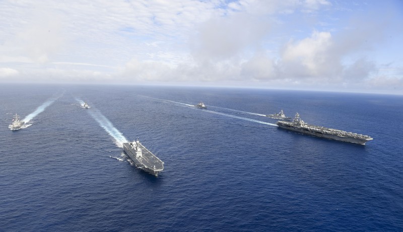 Kapal Induk USS Ronald Reagan dan kapal pendarat amfibi Marado Korea Selatan mengambil bagian dalam latihan angkatan laut bersama. (South Korean Defense Ministry vi/Handout) Kapal Induk USS Ronald Reagan dan kapal pendarat amfibi Marado Korea Selatan mengambil bagian dalam latihan angkatan laut bersama. (South Korean Defense Ministry vi/Handout)