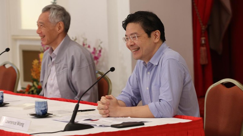 PM Singapura Lee Hsien Loong (kiri) dan Wakil PM Singapura Lawrence Wong (kanan)