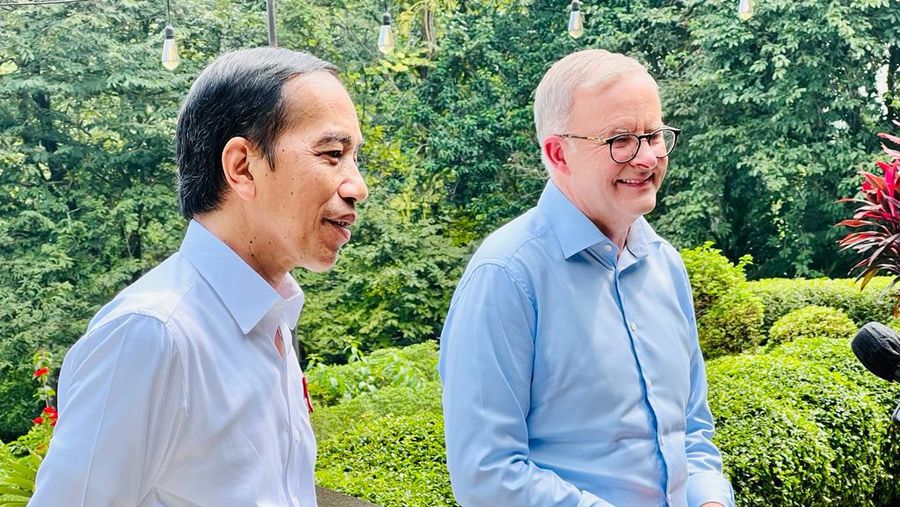 Presiden Joko Widodo bersama Perdana Menteri Anthony Albanese bersepeda bersama dari Istana Kepresidenan Bogor ke Kebun Raya Bogor, Senin, 6 Juni 2022. (Dok: Biro Pers Sekretariat Presiden)