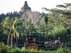 Viral Kaus Bertulis Borobudur Yogyakarta, Si Lagu Lama
