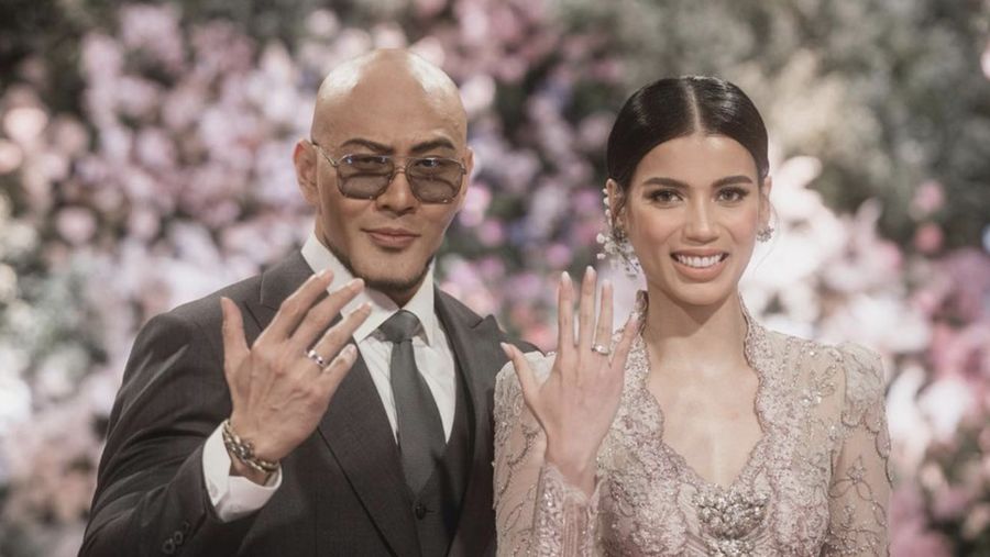 Deddy Corbuzier dan Sabrina menikah (Tangkapan layar Instagram @sabrinachairunnisa_andmastercorbuzier)