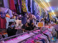 Ada Fenomena Stok Pakaian Bekas Impor Seret, Thrifting Langka