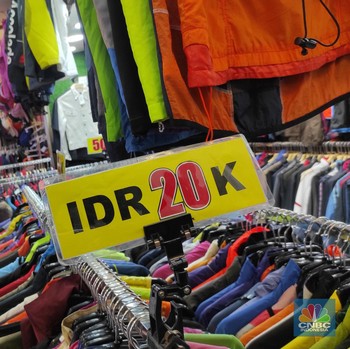 Berburu Pakaian Branded dari Harga Rp 5 Ribu di Pasar Senen