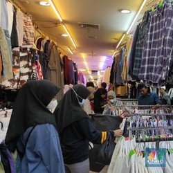 Makin Merajalela, Pakaian Bekas Impor 'Menyerbu' Masuk Mal