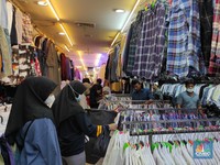Makin Merajalela, Pakaian Bekas Impor 'Menyerbu' Masuk Mal