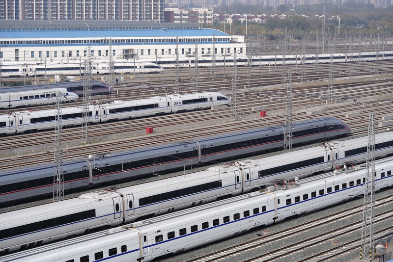 Peralatan untuk kebutuhan sistem persinyalan (signaling), komunikasi dan informasi proyek Kereta Cepat Jakarta-Bandung (KCJB) sudah tiba di Indonesia melalui Pelabuhan Tanjung Priok pada akhir Mei lalu. Peralatan-peralatan yang tiba itu adalah bagian dari control system pada proyek KCJB. (Dok: KCIC)