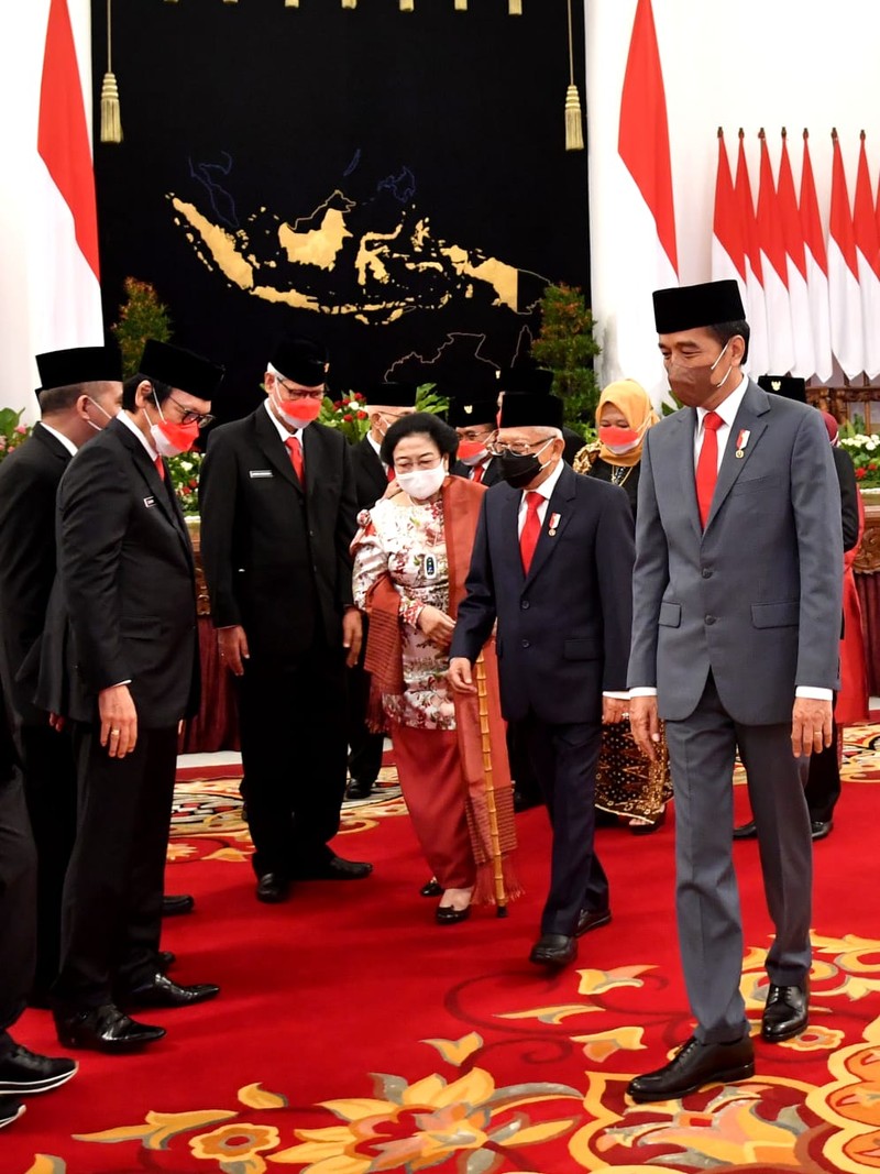 Presiden Joko Widodo melantik dan mengambil sumpah Dewan Pengarah, Kepala, dan Wakil Kepala Badan Pembinaan Ideologi Pancasila (BPIP) periode 2022-2027 di Istana Negara, Jakarta, pada Selasa, 7 Juni 2022. (Dok: Rusman Biro Pers Sekretariat Presiden) Presiden Joko Widodo melantik dan mengambil sumpah Dewan Pengarah, Kepala, dan Wakil Kepala Badan Pembinaan Ideologi Pancasila (BPIP) periode 2022-2027 di Istana Negara, Jakarta, pada Selasa, 7 Juni 2022. (Dok: Rusman Biro Pers Sekretariat Presiden)