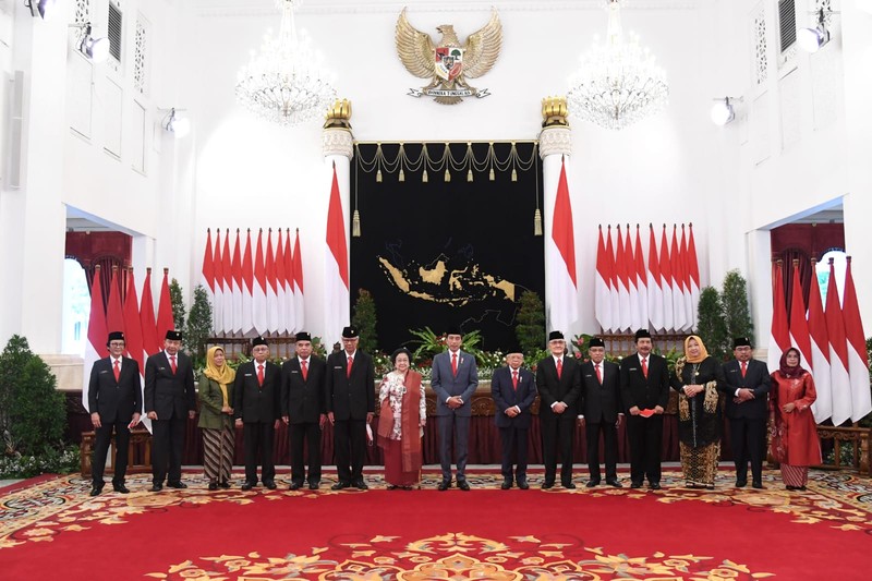 Presiden Joko Widodo melantik dan mengambil sumpah Dewan Pengarah, Kepala, dan Wakil Kepala Badan Pembinaan Ideologi Pancasila (BPIP) periode 2022-2027 di Istana Negara, Jakarta, pada Selasa, 7 Juni 2022. (Dok: Rusman Biro Pers Sekretariat Presiden)