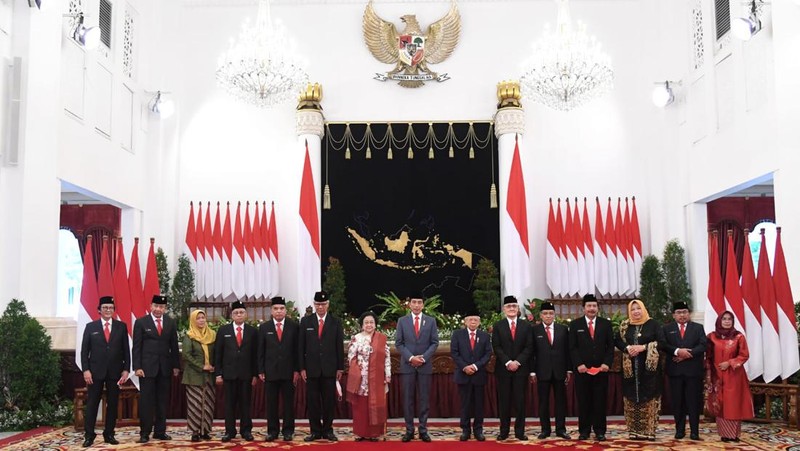 Presiden Joko Widodo melantik dan mengambil sumpah Dewan Pengarah, Kepala, dan Wakil Kepala Badan Pembinaan Ideologi Pancasila (BPIP) periode 2022-2027 di Istana Negara, Jakarta, pada Selasa, 7 Juni 2022. (Dok: Rusman Biro Pers Sekretariat Presiden)