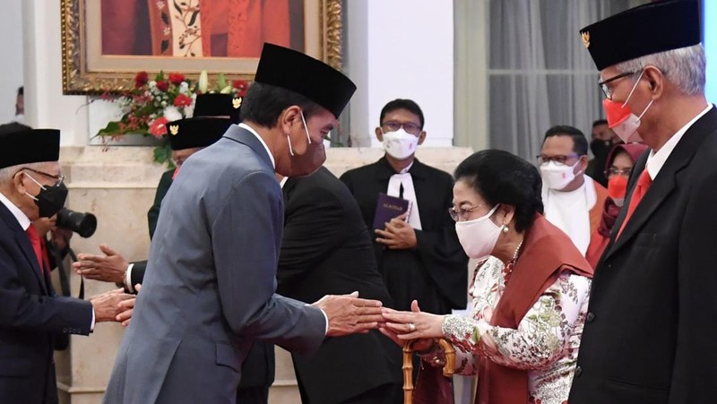 Presiden Joko Widodo melantik dan mengambil sumpah Dewan Pengarah, Kepala, dan Wakil Kepala Badan Pembinaan Ideologi Pancasila (BPIP) periode 2022-2027 di Istana Negara, Jakarta, pada Selasa, 7 Juni 2022. (Dok: Rusman Biro Pers Sekretariat Presiden)