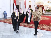 Menlu Arab Sowan ke Jokowi, Bawa Pesan Raja & Putra Mahkota