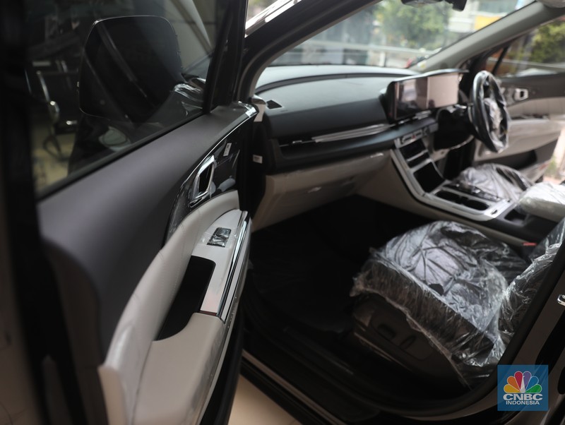 KIA Grand Carnival. Mobil ini menjadi satu-satunya MPV yang mampu menampung 11 penumpang. (CNBC Indonesia/Muhammad Sabki) KIA Grand Carnival. Mobil ini menjadi satu-satunya MPV yang mampu menampung 11 penumpang. (CNBC Indonesia/Muhammad Sabki)