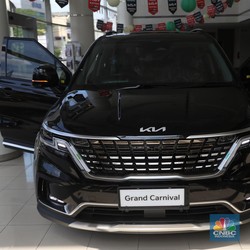 MPV 11 Seater Musuh Alphard, Nyicil Harga 1 Motor Matik/Bulan
