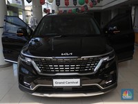 MPV 11 Seater Musuh Alphard, Nyicil Harga 1 Motor Matik/Bulan