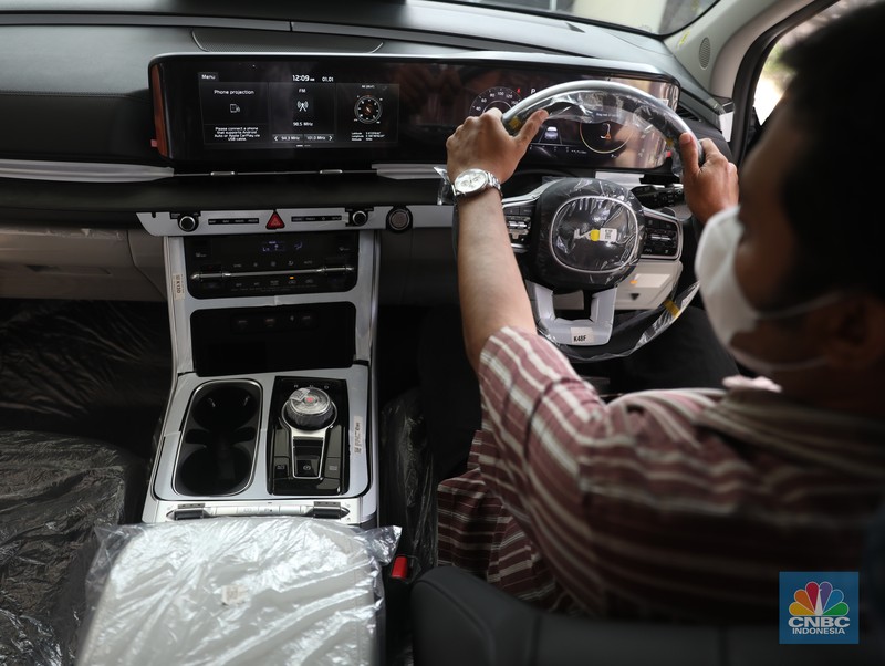 KIA Grand Carnival. Mobil ini menjadi satu-satunya MPV yang mampu menampung 11 penumpang. (CNBC Indonesia/Muhammad Sabki) KIA Grand Carnival. Mobil ini menjadi satu-satunya MPV yang mampu menampung 11 penumpang. (CNBC Indonesia/Muhammad Sabki)