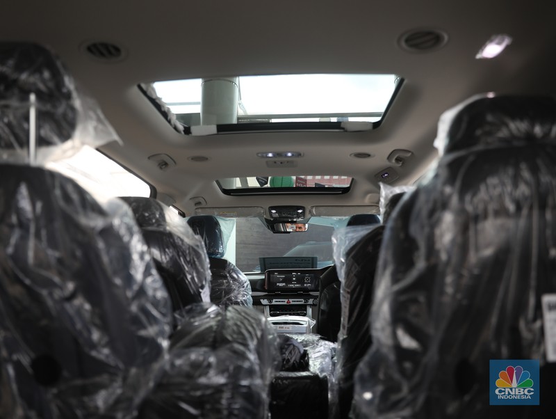 KIA Grand Carnival. Mobil ini menjadi satu-satunya MPV yang mampu menampung 11 penumpang. (CNBC Indonesia/Muhammad Sabki) KIA Grand Carnival. Mobil ini menjadi satu-satunya MPV yang mampu menampung 11 penumpang. (CNBC Indonesia/Muhammad Sabki)