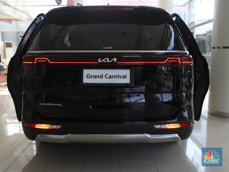 KIA Grand Carnival. Mobil ini menjadi satu-satunya MPV yang mampu menampung 11 penumpang. (CNBC Indonesia/Muhammad Sabki) KIA Grand Carnival. Mobil ini menjadi satu-satunya MPV yang mampu menampung 11 penumpang. (CNBC Indonesia/Muhammad Sabki)