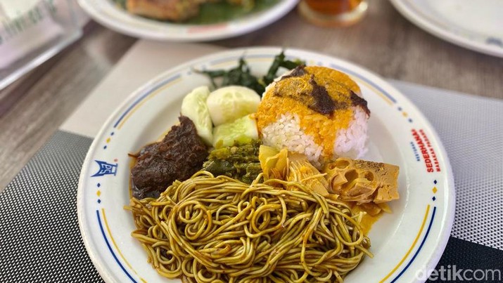 Lemonilo rendang kolaborasi dengan Restoran Padang Sederhana