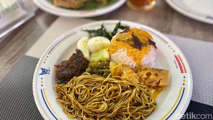 Lemonilo rendang kolaborasi dengan Restoran Padang Sederhana Lemonilo rendang kolaborasi dengan Restoran Padang Sederhana