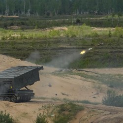 Perbandingan HIMARS AS Vs Sistem Rudal China, Siapa Unggul?
