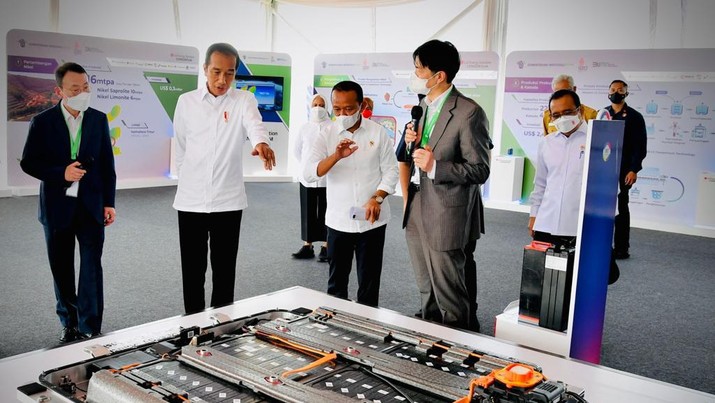Presiden Joko Widodo secara resmi memulai tahapan pembangunan industri baterai listrik terintegrasi pada Rabu, 8 Juni 2022, di Kawasan Industri Terpadu Batang (KITB), Kabupaten Batang, Provinsi Jawa Tengah. (Dok: Biro Pers Sekretariat Presiden) Presiden Joko Widodo secara resmi memulai tahapan pembangunan industri baterai listrik terintegrasi pada Rabu, 8 Juni 2022, di Kawasan Industri Terpadu Batang (KITB), Kabupaten Batang, Provinsi Jawa Tengah. (Dok: Biro Pers Sekretariat Presiden)