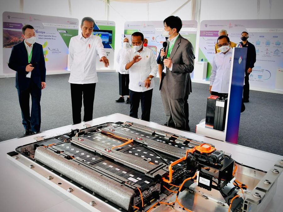Presiden Joko Widodo secara resmi memulai tahapan pembangunan industri baterai listrik terintegrasi pada Rabu, 8 Juni 2022, di Kawasan Industri Terpadu Batang (KITB), Kabupaten Batang, Provinsi Jawa Tengah. (Dok: Biro Pers Sekretariat Presiden)