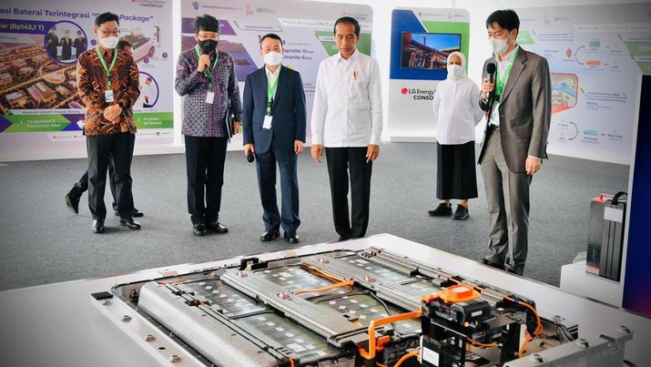 Presiden Joko Widodo secara resmi memulai tahapan pembangunan industri baterai listrik terintegrasi pada Rabu, 8 Juni 2022, di Kawasan Industri Terpadu Batang (KITB), Kabupaten Batang, Provinsi Jawa Tengah. (Dok: Biro Pers Sekretariat Presiden)