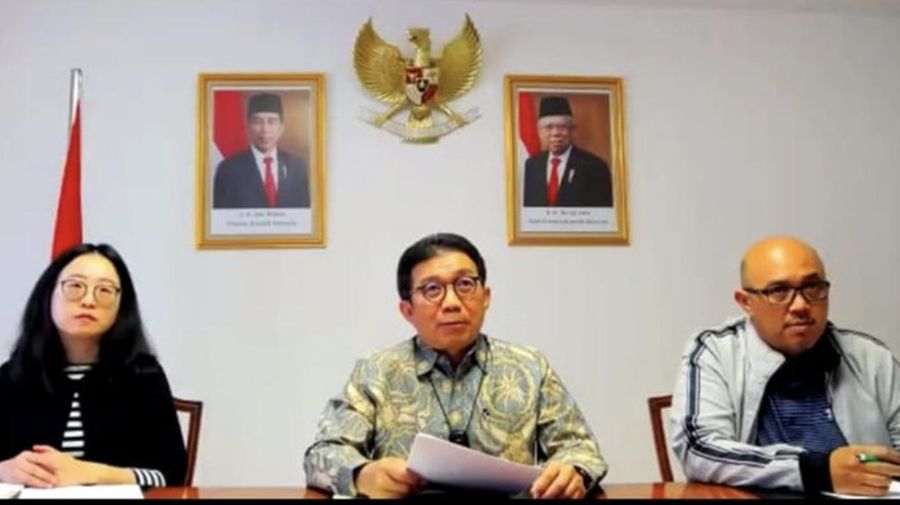 Foto: Dubes Indonesia untuk Swiss Muliaman D. Hadad (tengah)