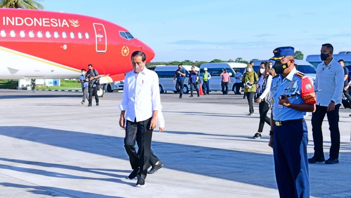 Presiden Joko Widodo didampingi Ibu Iriana Joko Widodo pagi ini, Kamis, 9 Juni 2022, bertolak menuju Kabupaten Wakatobi, Provinsi Sulawesi Tenggara.