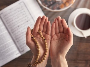 Bacaan Doa Setelah Sholat 5 Waktu: Arab, Latin, dan Terjemahan