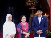 Poco-poco Reshuffle Kabinet, Ada Apa Pak Jokowi?