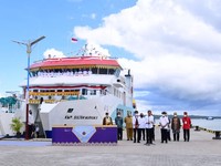 Jokowi Resmikan 3 Pelabuhan 'Jembatan Laut' di Timur RI