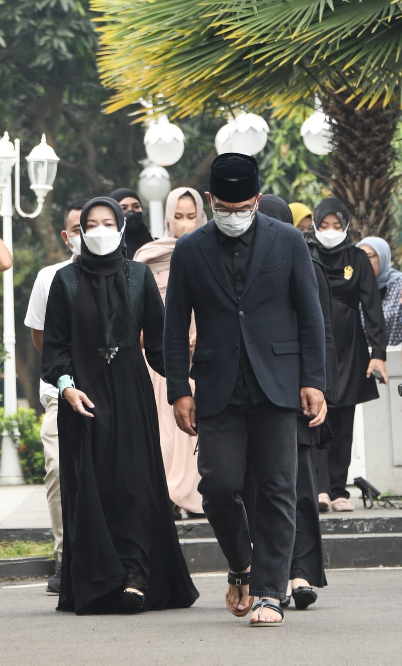 Gubernur Ridwan Kamil setelah melihat jenazah anak sulung, Emmeril Kahn Mumtadz, di Swiss. Ist