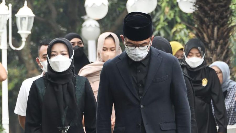 Gubernur Ridwan Kamil setelah melihat jenazah anak sulung, Emmeril Kahn Mumtadz, di Swiss. Ist