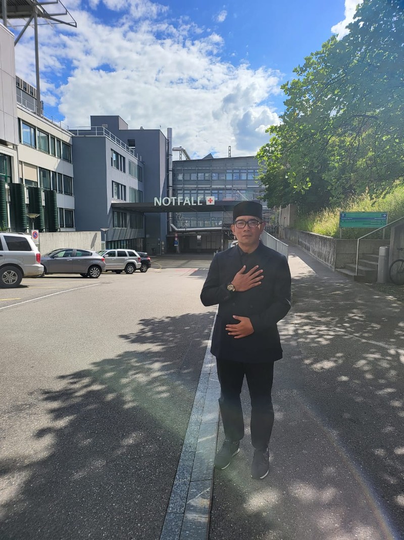 Gubernur Ridwan Kamil setelah melihat jenazah anak sulung, Emmeril Kahn Mumtadz, di Swiss. Ist