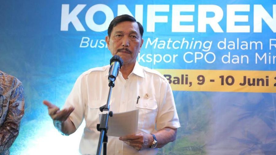 Konferensi Pers usai memberikan arahan di Business Matching Program Minyak Goreng Curah Rakyat (MGCR), Bali, Jumat (10/06/022). (Dok: Kemenko Marves)