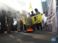 Nupur Sharma Effect, Massa Bakar Ban di Kedubes India Jakarta