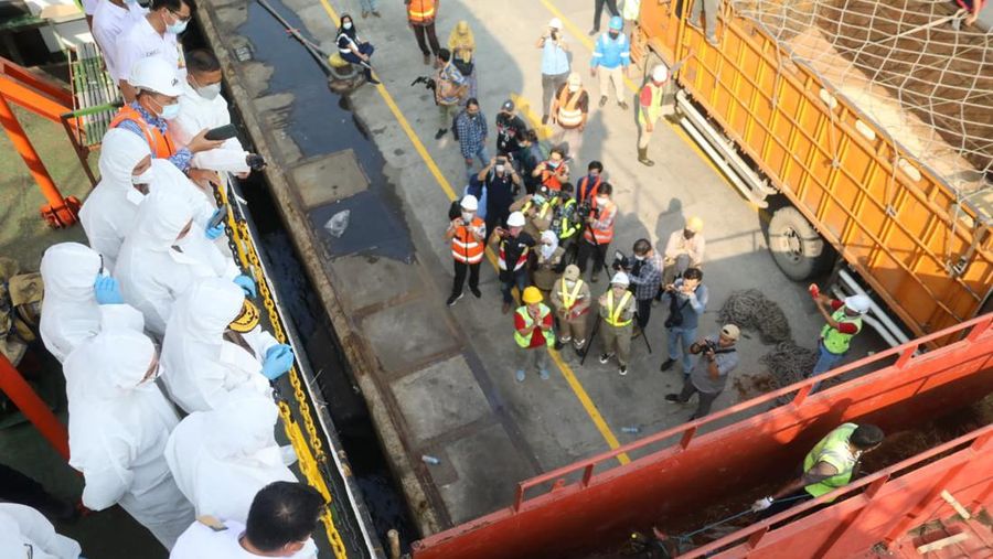 Mentan SYL Inspeksi Kedatangan Kapal Ternak di Pelabuhan Tanjung Priok, Jumat (10/6/2022). (Dok: Kementan)