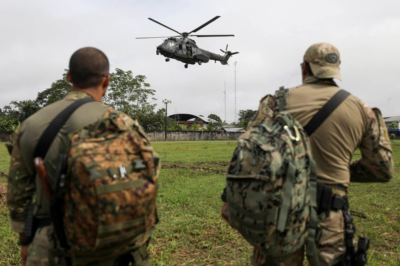 Police officers and rescue team conduct a search operation for British journalist Dom Phillips and indigenous expert Bruno Pereira, who went missing while reporting in a remote and lawless part of the Amazon rainforest near the border with Peru, in Atalaia do Norte, Amazonas state, Brazil, June 10, 2022.REUTERS/Bruno Kelly